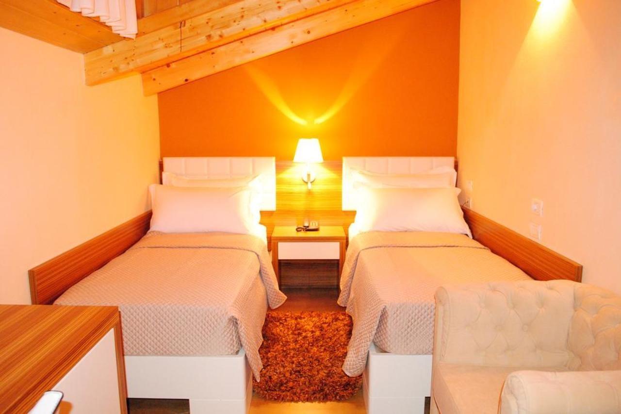 Hotel Vila 60 Tirana Eksteriør billede